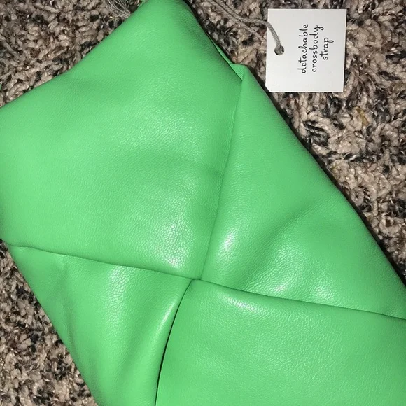 A New Day π Vibrant Green Crossbody Faux Leather Detachable Strap Bag | NWT - Picture 3 of 7